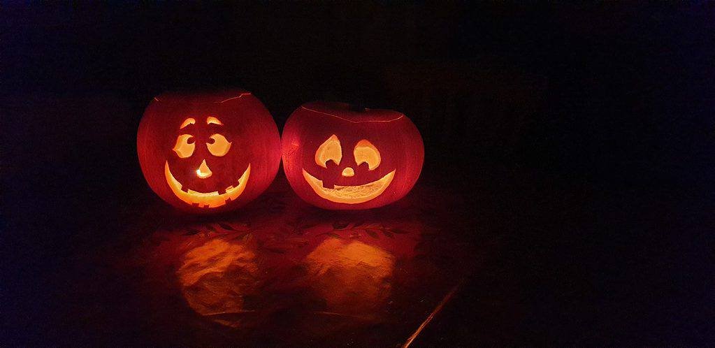 Carved pumpkins with tealights